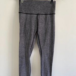 LuluLemon Spotted Leggings Size 6